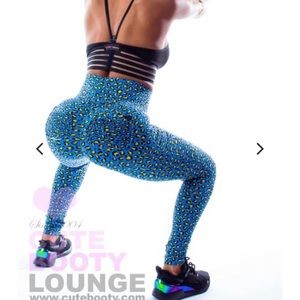 Cutebooty size small NEW